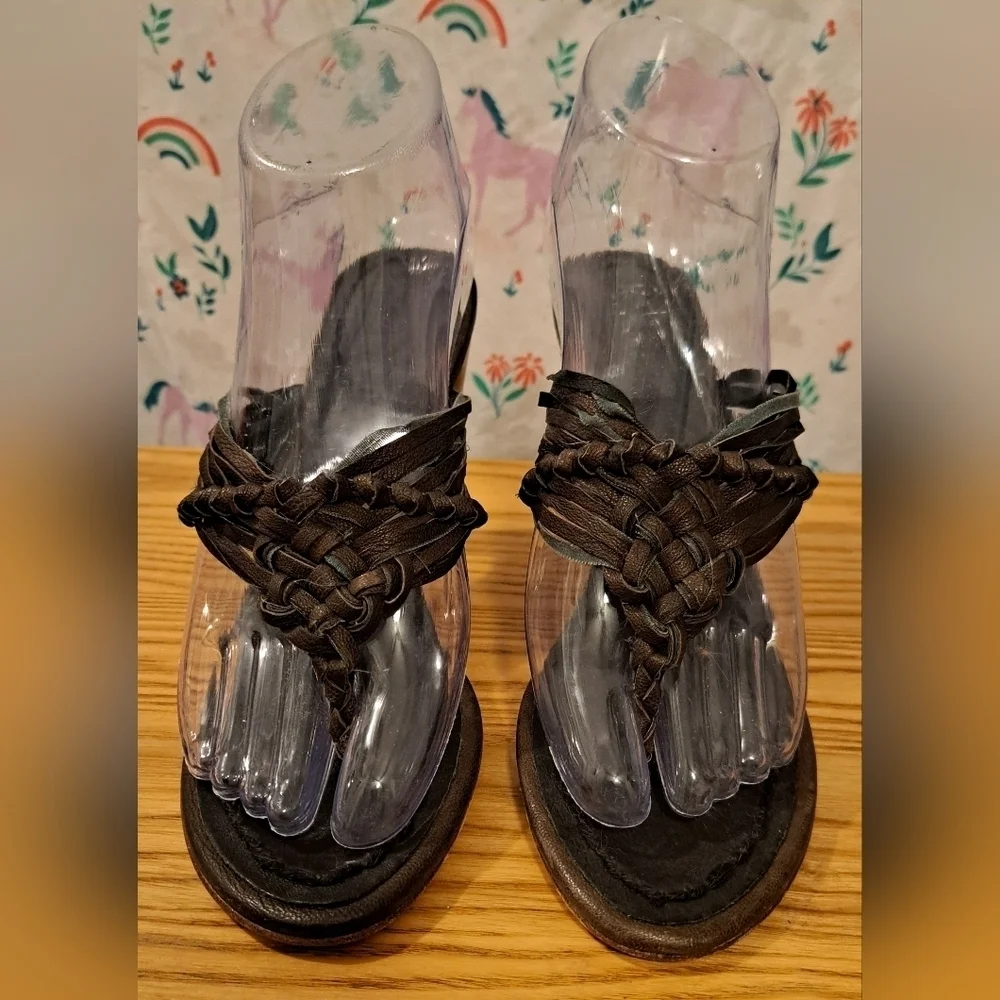 NWT Y2K True Religion Mocha Leather Boho Indie Neutral Sandal Heel Shoe SZ 37EU